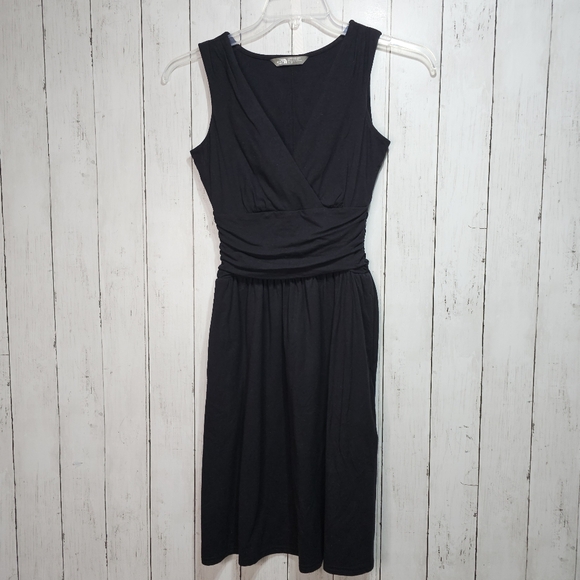 The North Face Dresses & Skirts - The North Face Womens Heartwood Black Crossover Dress Sleeveless V-neck  Size XS